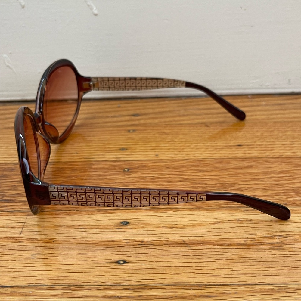 Brown Oversized Round Sunglasses with Greek Key Temple Detail - Picture 5 of 5